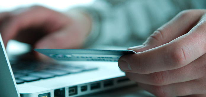 Brasileiros gastaram mais em sites estrangeiros em 2015 apesar da crise